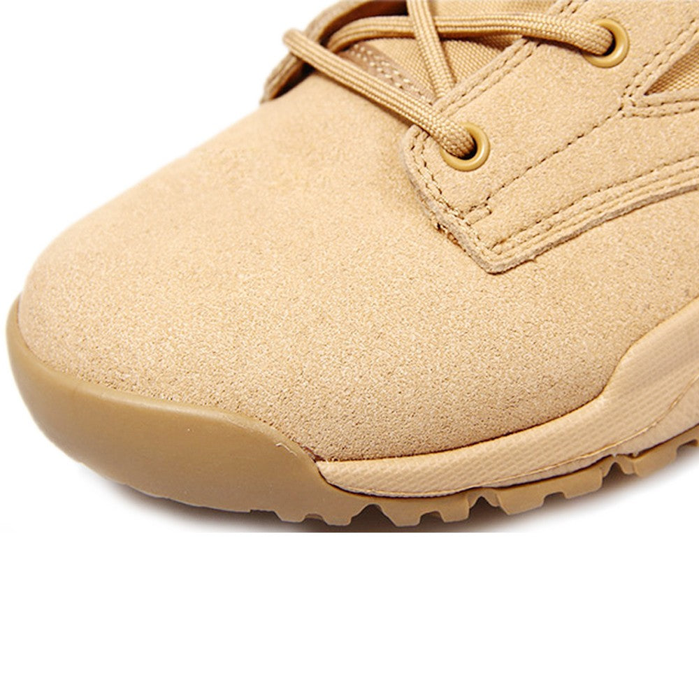 Man outdoors Lightweight Boots