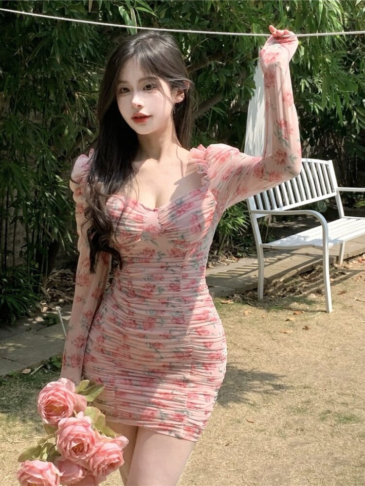 فستان ضيق مثير للنساء مطبوع عليه زهور ورقبة مربعة وأكمام طويلة منتفخة من الشيفون على الطراز الفرنسي فستان أنيق أنثوي أنيق