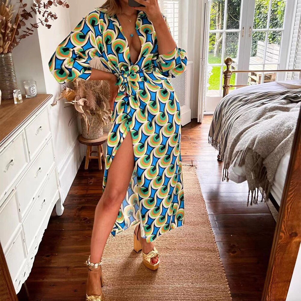 فستان نسائي مثير بفتحة على الخصر ورقبة على شكل حرف V 