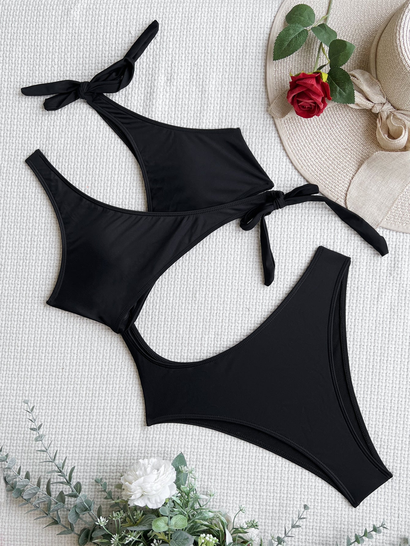 New one-piece swimsuit sexy bikini European and American swimsuit female hollow swimsuit solid color