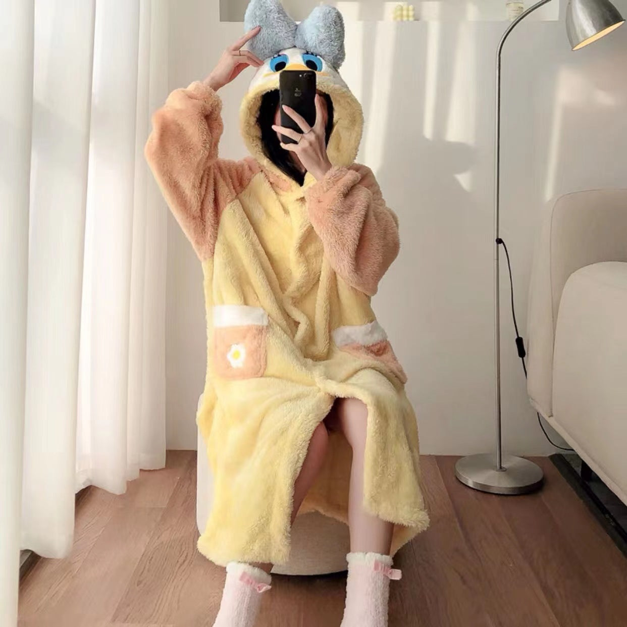 Donald Duck pajamas women's fall and winter coral fleece nightgown thickened student cute long section plus velvet Korean version bathrobe outerwear