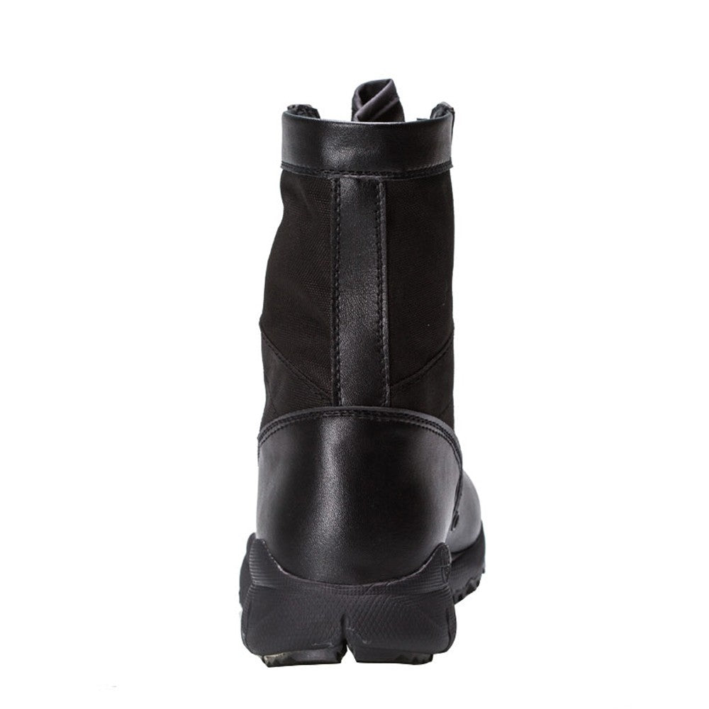 Man outdoors Lightweight Boots