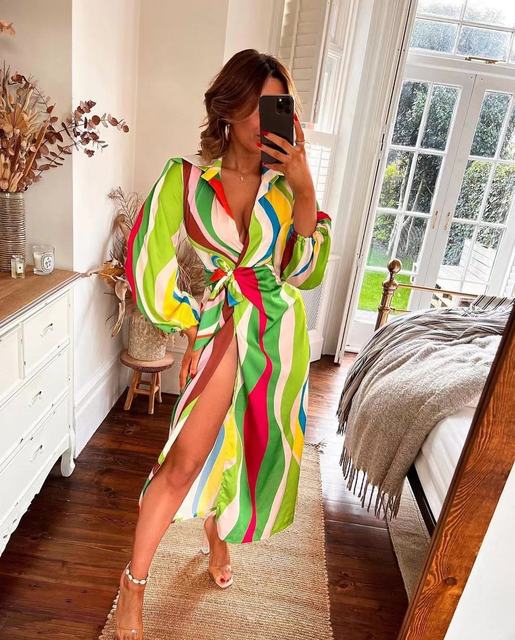 فستان نسائي مثير بفتحة على الخصر ورقبة على شكل حرف V 