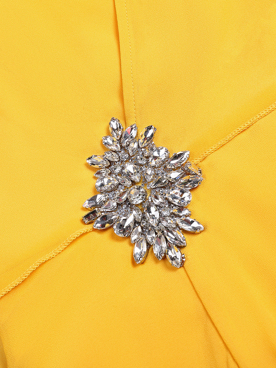 فستان شيفون أنيق مع خصر ماسي وفتحة في الحاشية