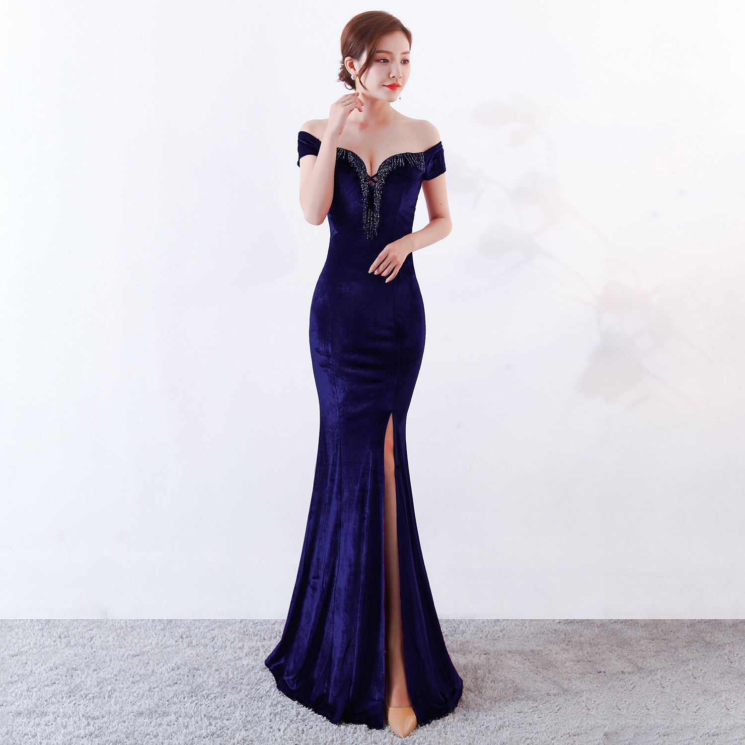 Ma'am party Split ends Evening dress sexy black long-style velvet Slim Atmosphere