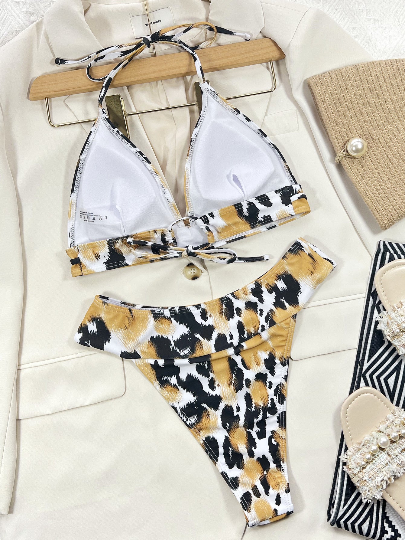 European and American style women's sexy bikini leopard print new ins style hot style seaside holiday swimming beach swimming V-neck low-cut strapless