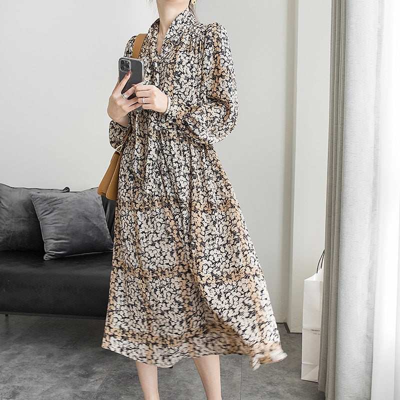 جديد وصول موضة الربيع ميدي فستان الشاطئ المرأة OL مزاجه طباعة الأزهار الخامس الرقبة فانوس كم عطلة بوهو فستان من الشيفون 