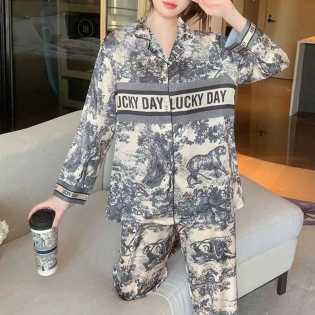 طقم بيجامات صيفية فاخرة للسيدات بأكمام طويلة من الحرير المقلد 