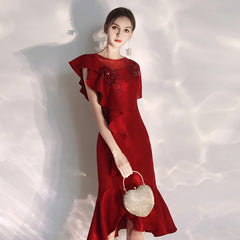 The new style is simple, elegant and noble. You can usually wear a red wedding gown