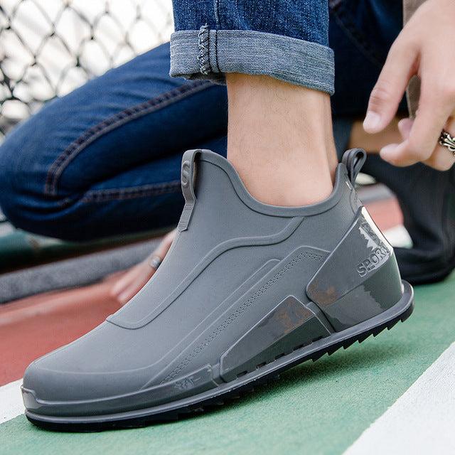 2023 New Men's Outdoor Hiking Shoes Shaxi Fishing Rain Boots Black Work Shoes Waterproof Rubber Fishing Shoes