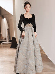 Evening dress women's 2022 autumn and winter new temperament annual meeting host birthday velvet long-sleeved dress