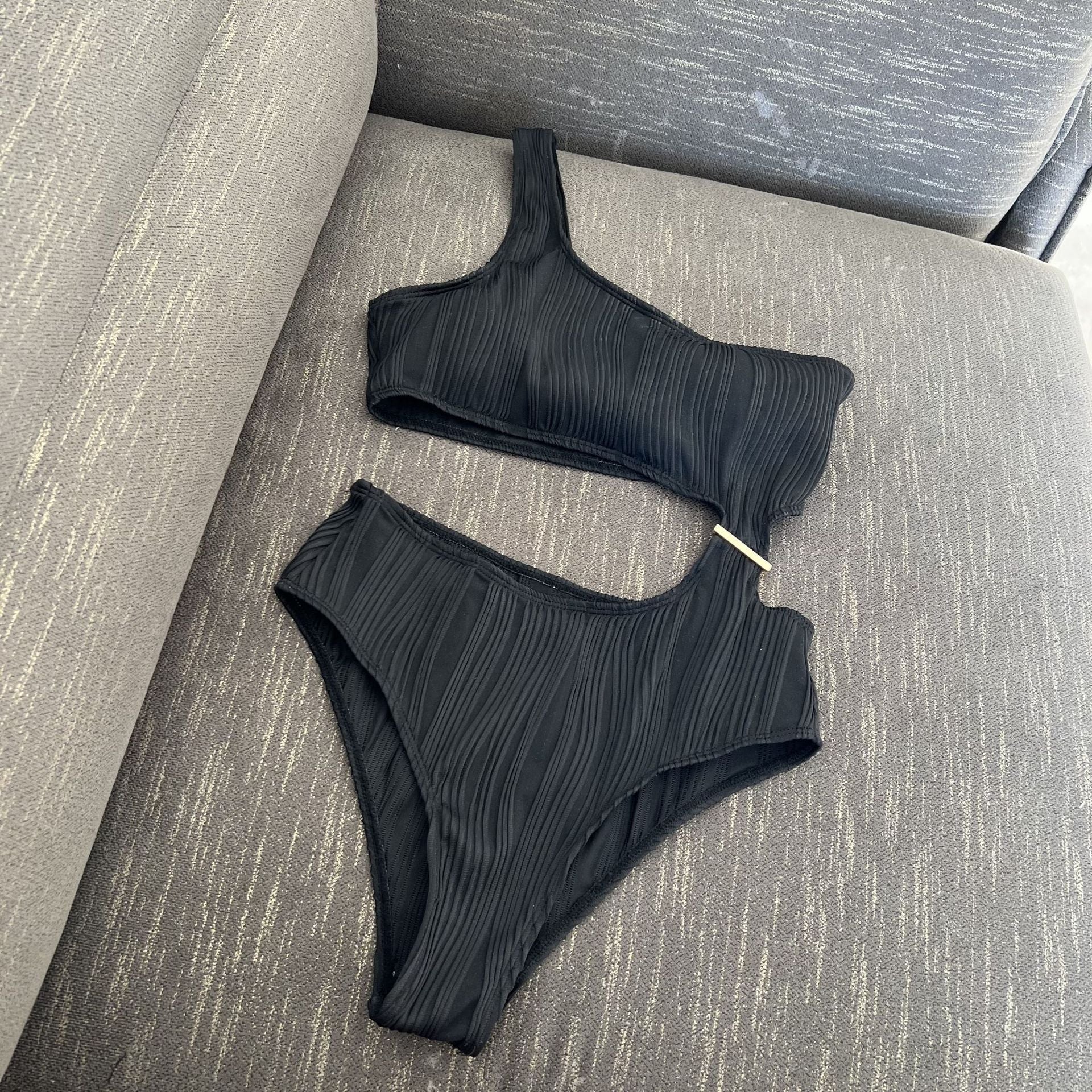 New textured cloth sexy hollow one-piece swimsuit bikini.